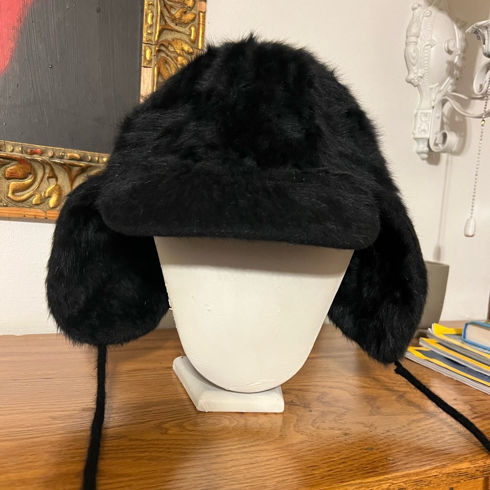 Angora hat in like new condition size M,super soft and warm